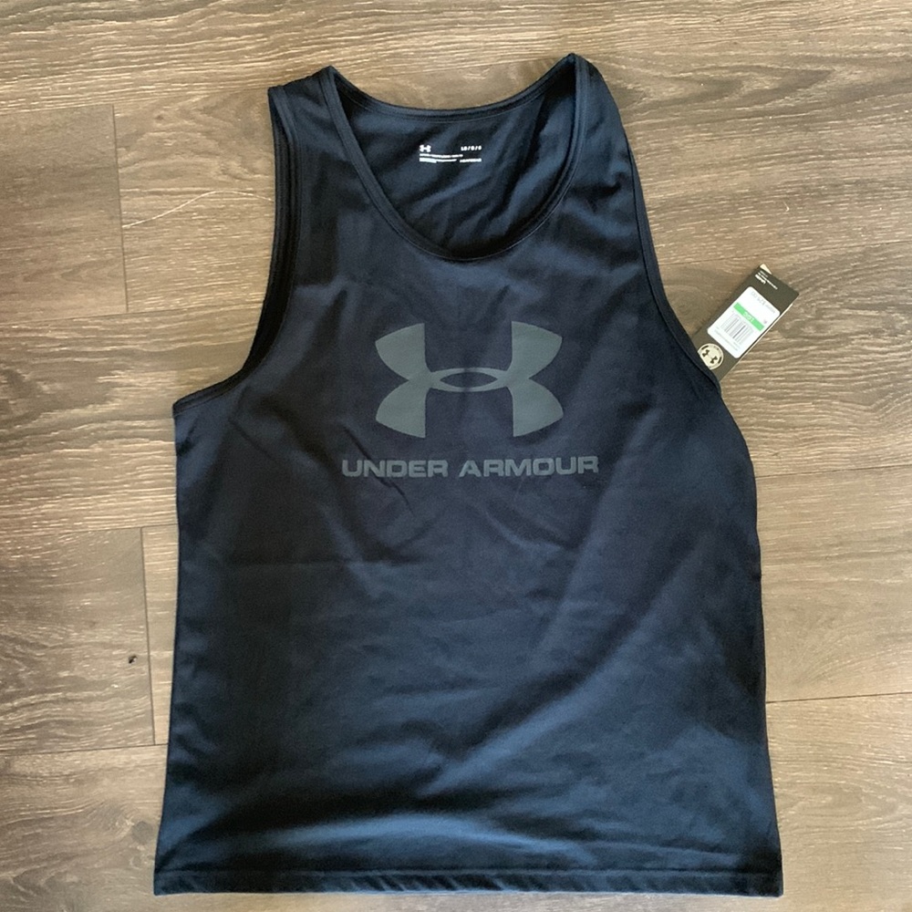 Under Armour Mens Tank loose fit. NWT